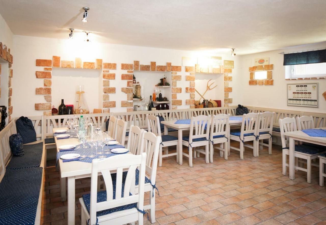 Weingut und Gästehaus Salzl Illmitz Exterior foto